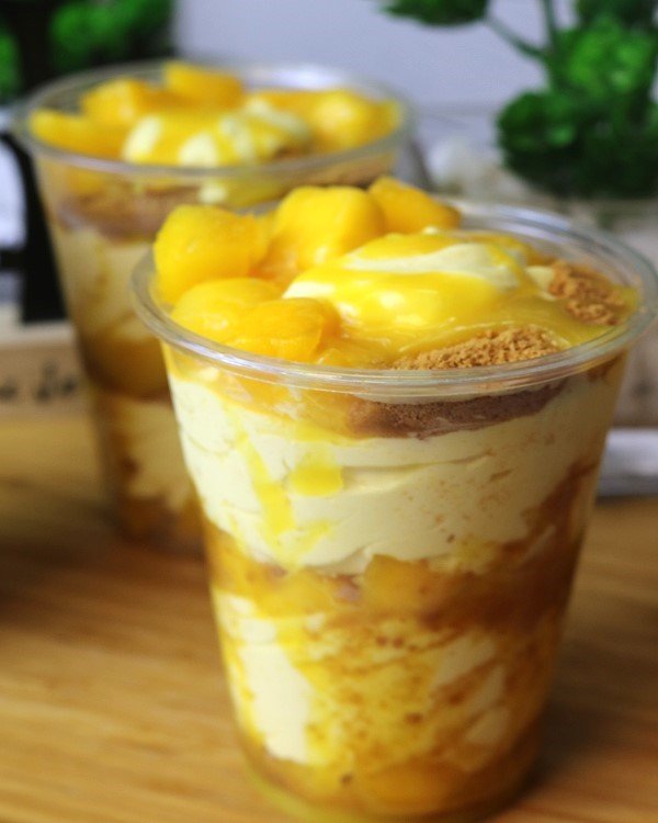 Mango Float in a Cup