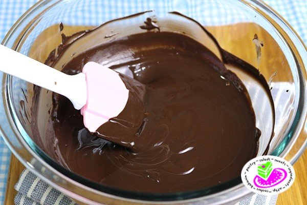 Beryl's Melted Dark Compound Chocolate